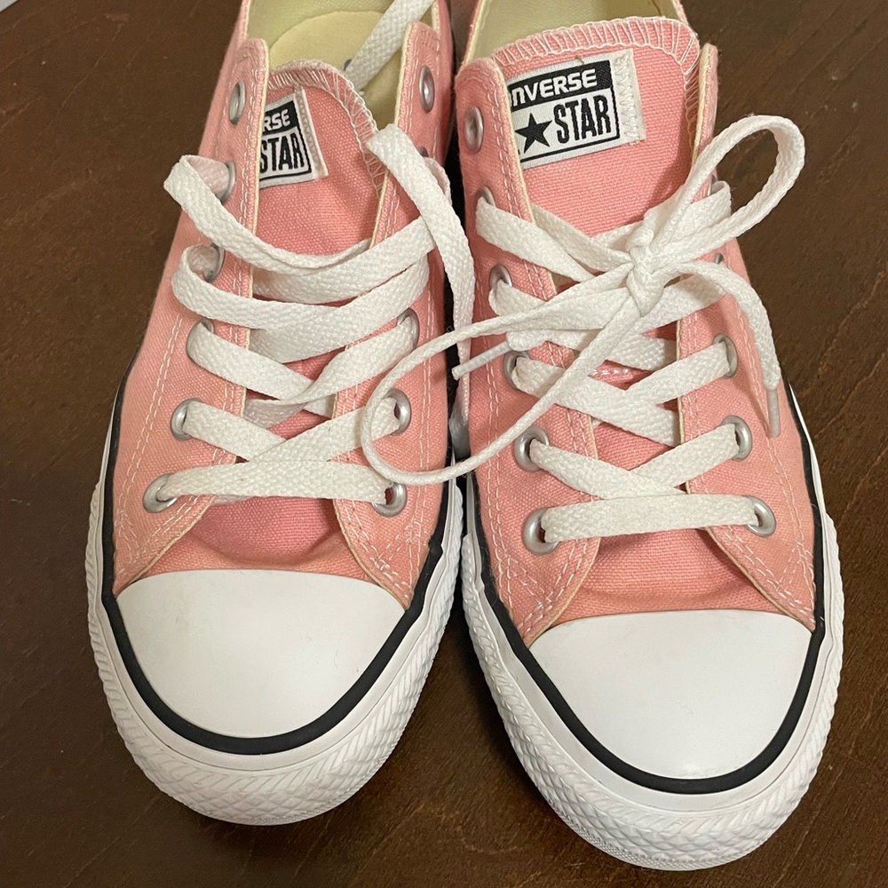 Pink Converse women’s size 9